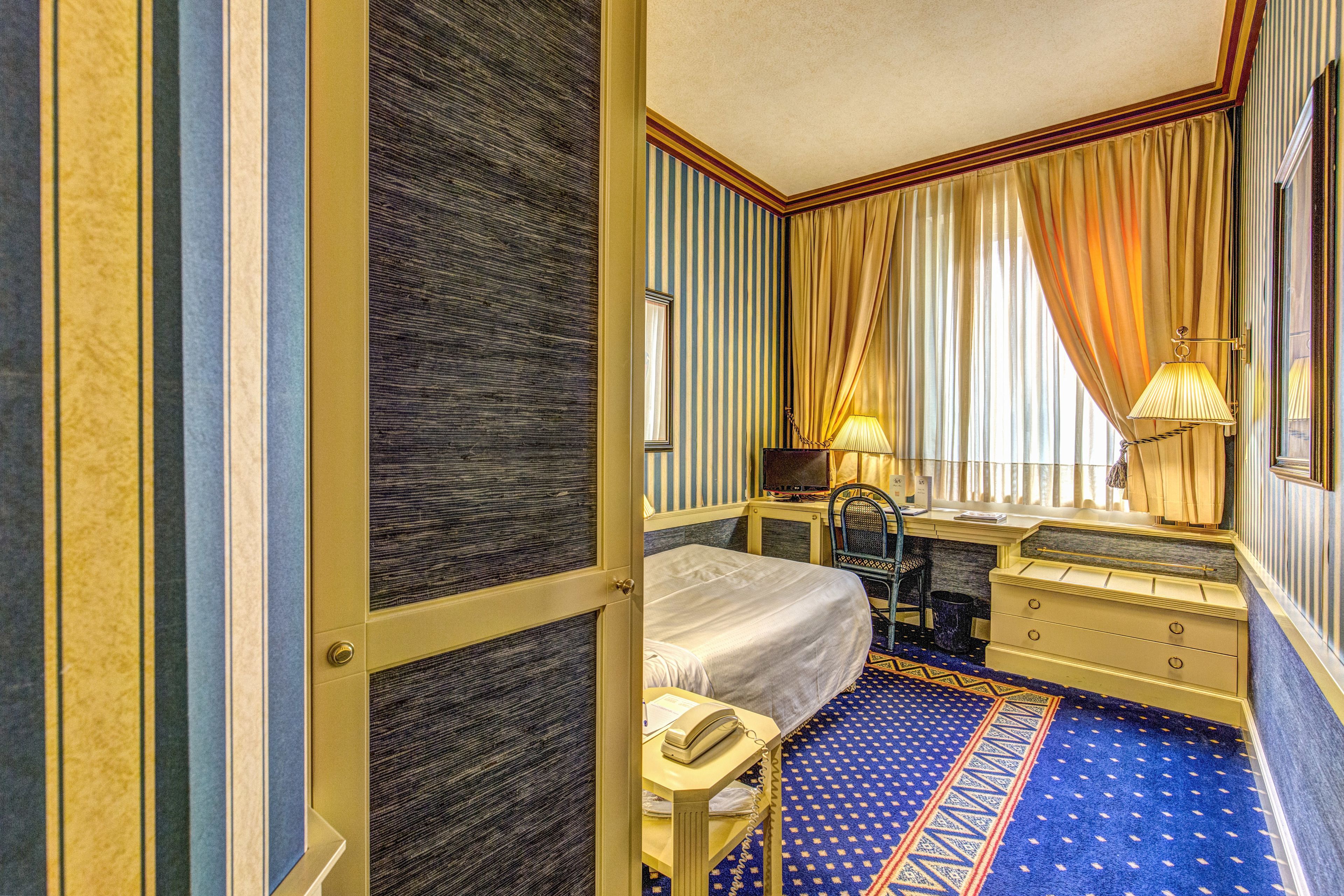 single room, 1 single bed | minibar, in-room safe, desk, blackout curtains