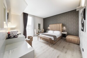 Junior Suite | Minibar, in-room safe, desk, blackout drapes - LHP Hotel Montecatini Palace & SPA (Montecatini Terme)