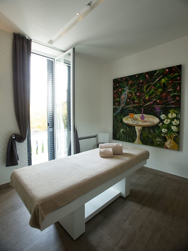 Couples treatment room(s), body treatments, body wraps, body scrubs