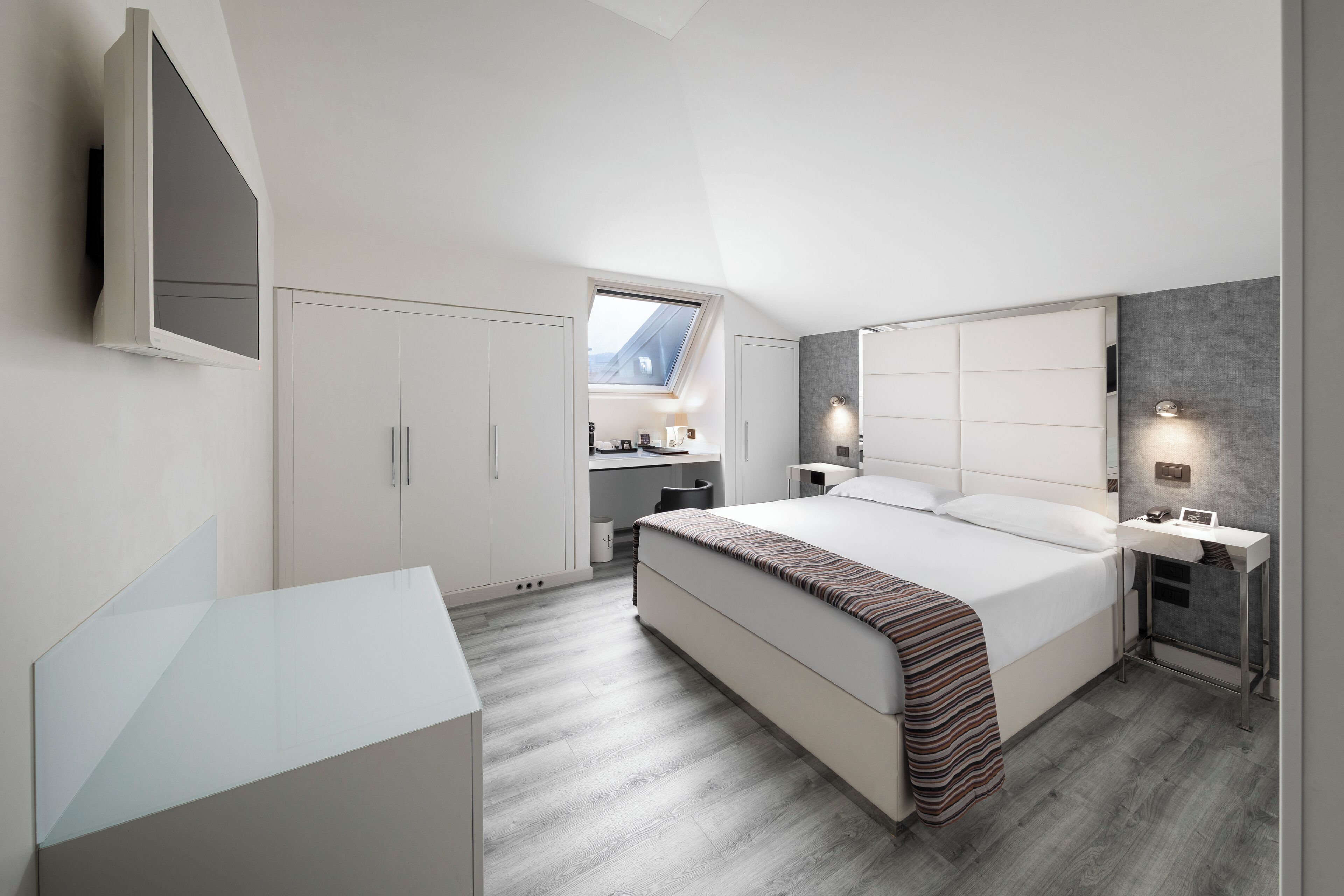 classic double room | minibar, in-room safe, desk, blackout curtains