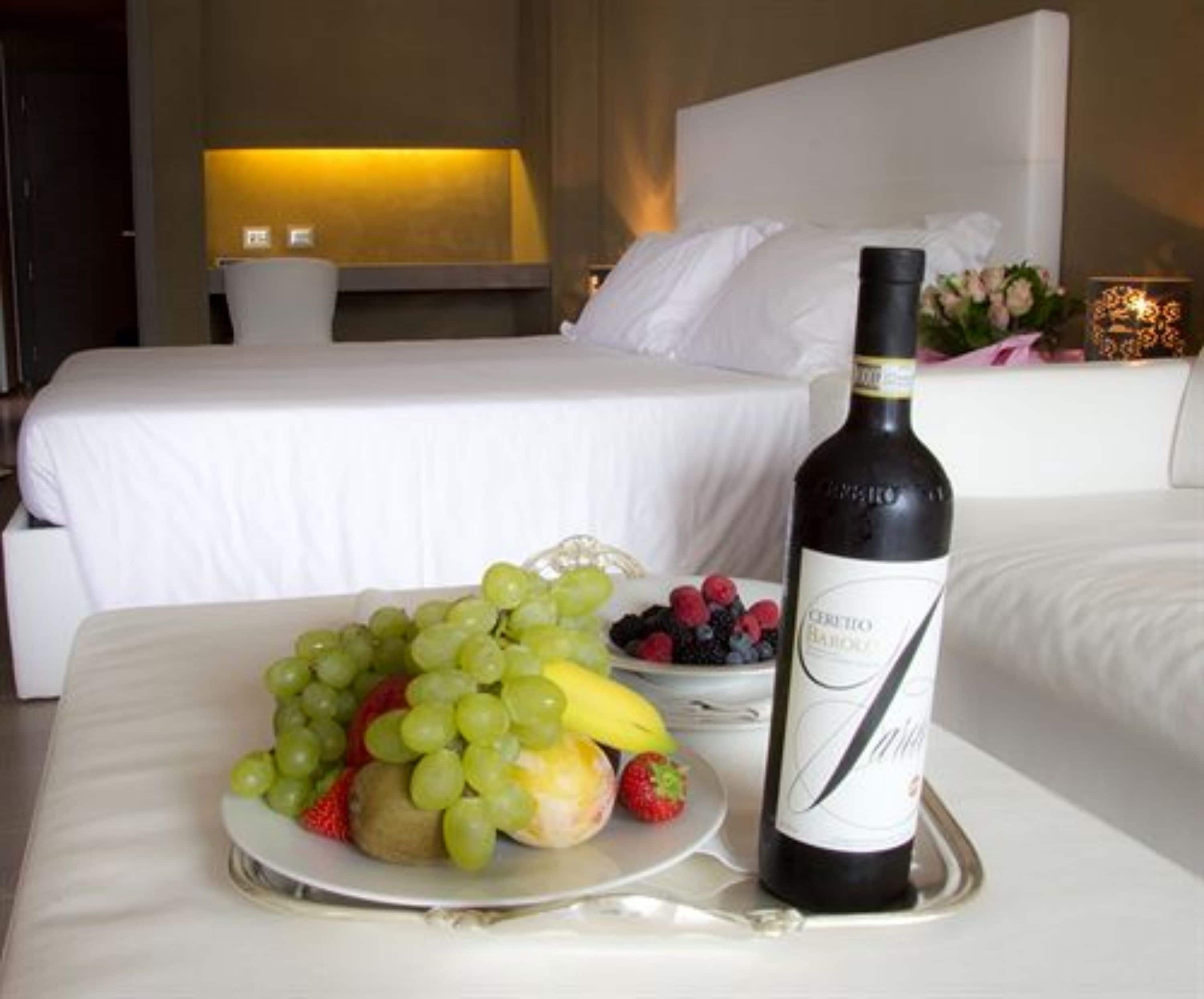 deluxe suite | 1 bedroom, premium bedding, minibar, in-room safe