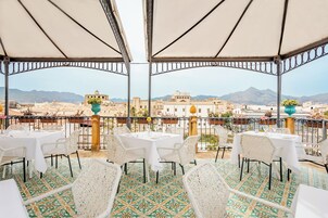 2 ristoranti, aperti a colazione, a pranzo e a cena, cucina mediterranea