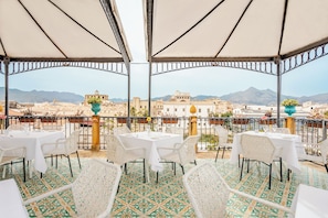 2 restaurants, breakfast, lunch, dinner served; Mediterranean cuisine - Eurostars Centrale Palace (Palermo)