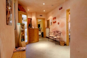 Body treatments, massage/treatment rooms