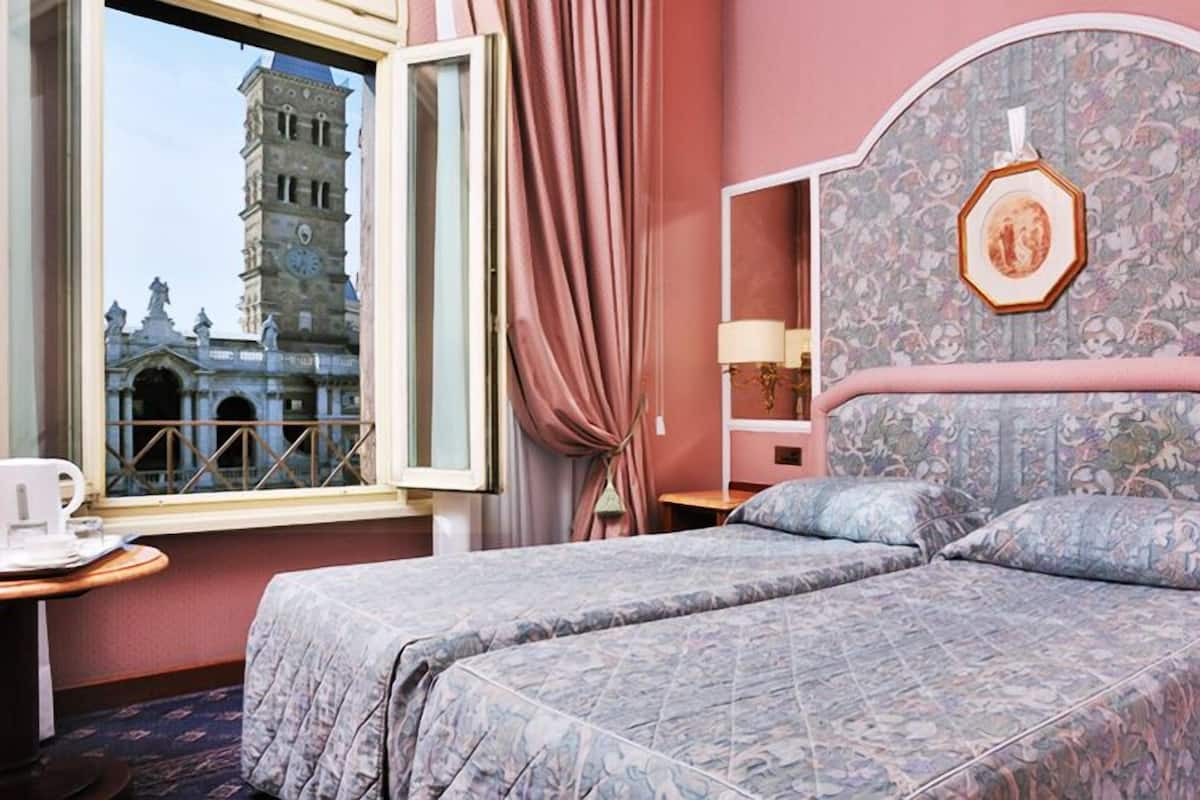 Hochwertige Bettwaren, Daunenbettdecken, Minibar, Zimmersafe