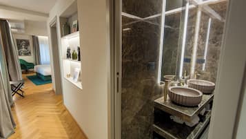 Exclusive Suite | Premium bedding, down comforters, minibar, in-room safe