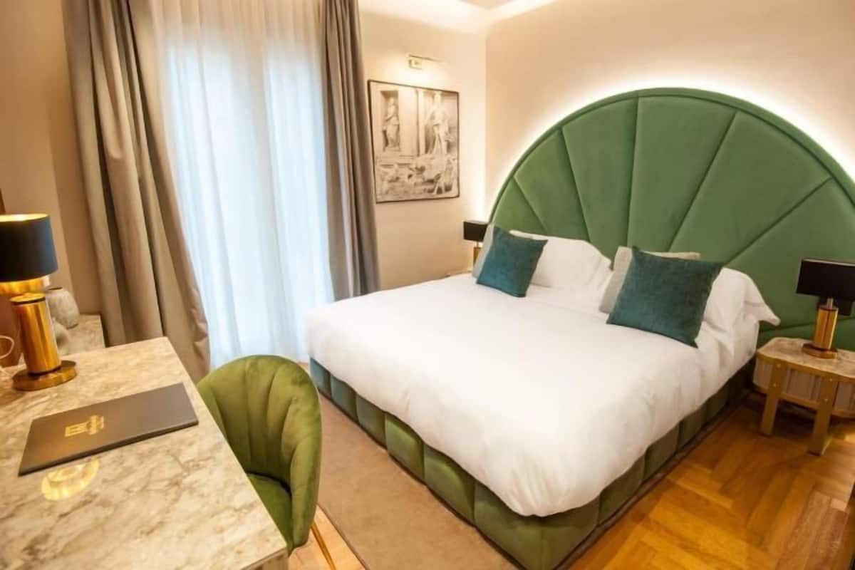 2 bedrooms, premium bedding, down duvets, minibar