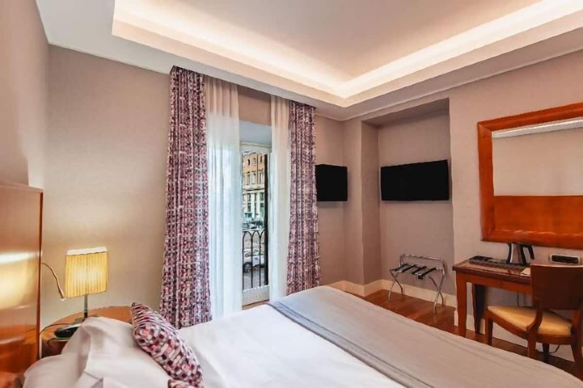 Premium bedding, down duvets, minibar, in-room safe