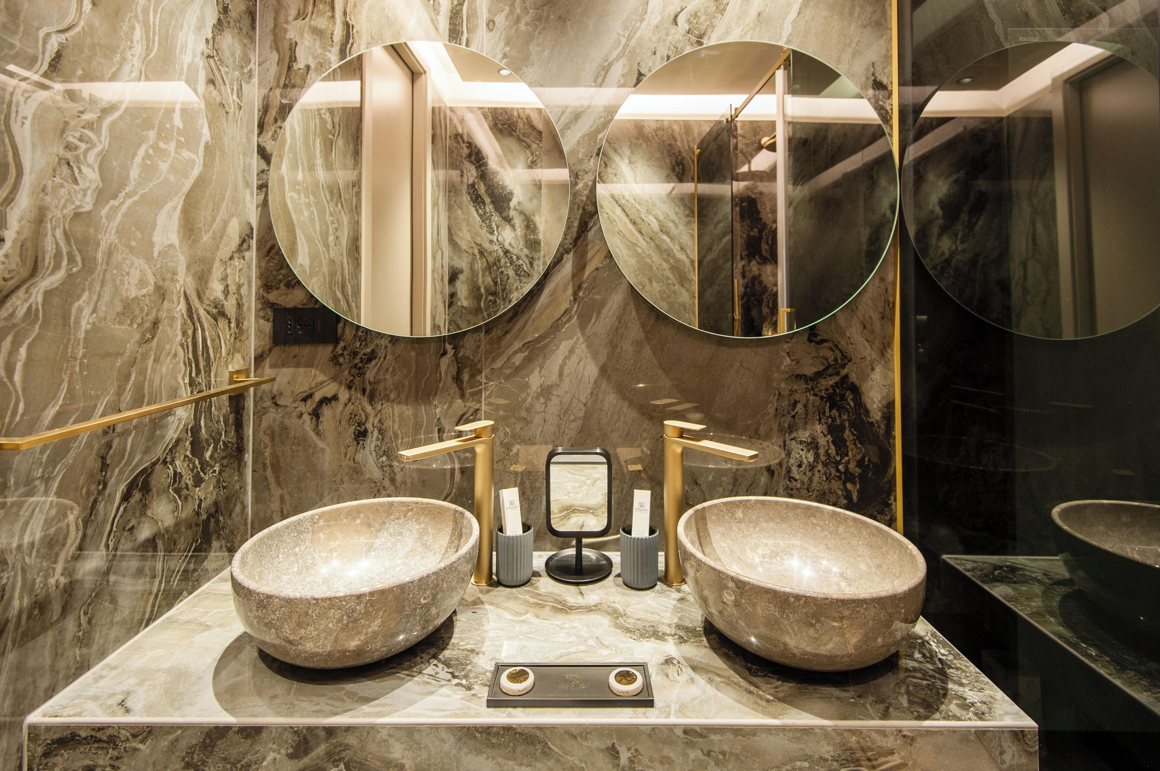 family suite | bathroom | eco-friendly toiletries, hair dryer, bidet, towels