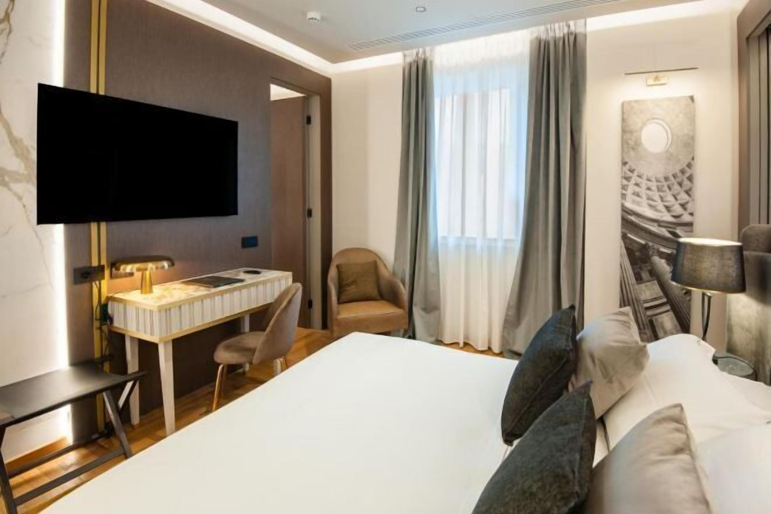 Premium bedding, down duvets, minibar, in-room safe