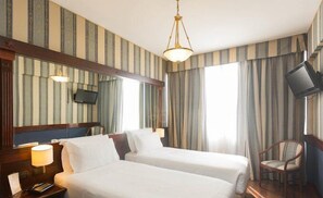 Classic Twin Room | Premium bedding, minibar, in-room safe, desk - Hotel Regent (Rome)