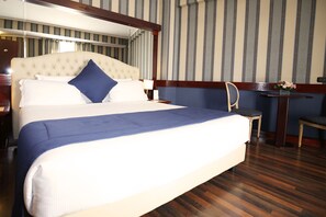 Ropa de cama de alta calidad y minibar 