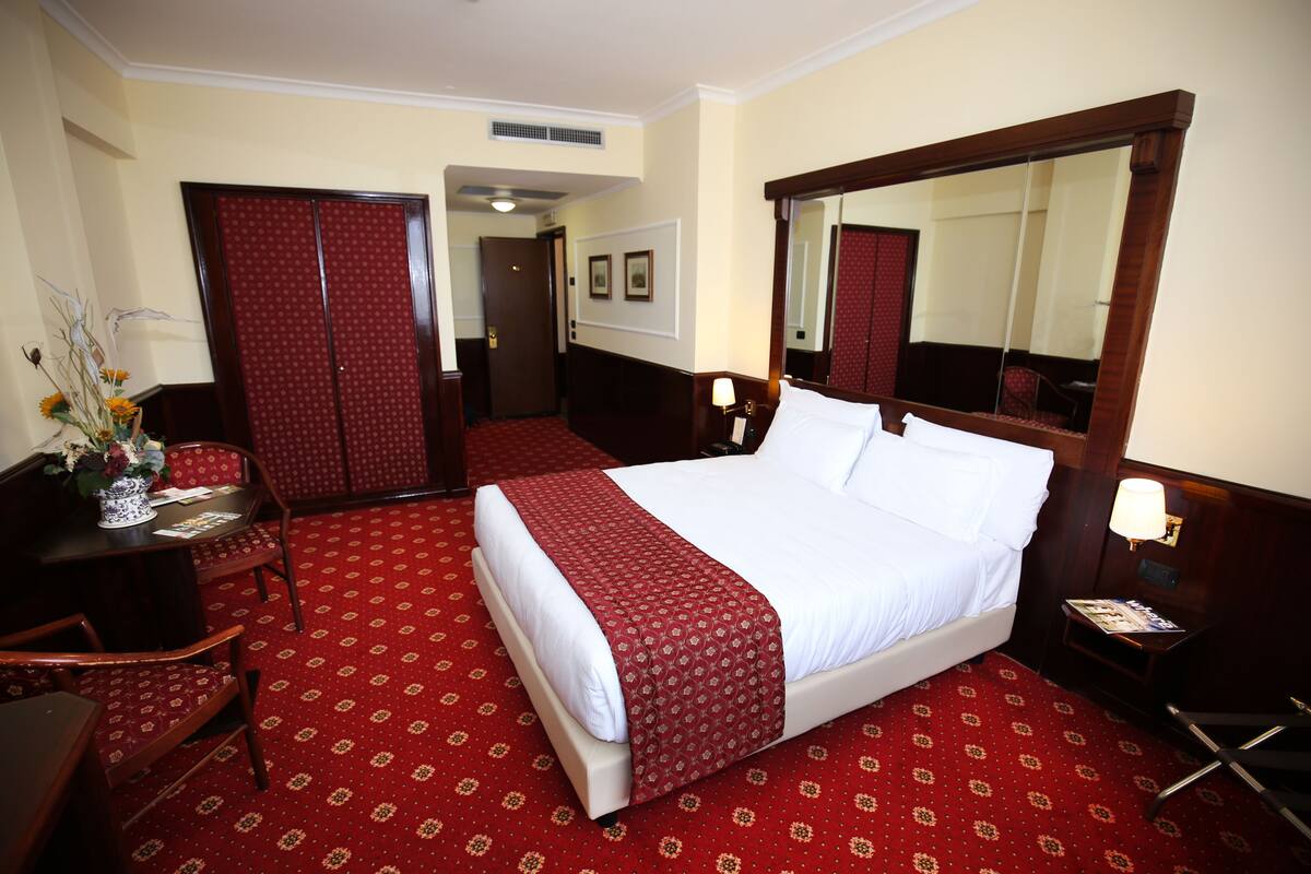 Classic Double Room | Premium bedding, minibar, in-room safe, desk