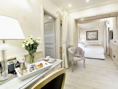 Edredón, camas con efecto memoria y minibar