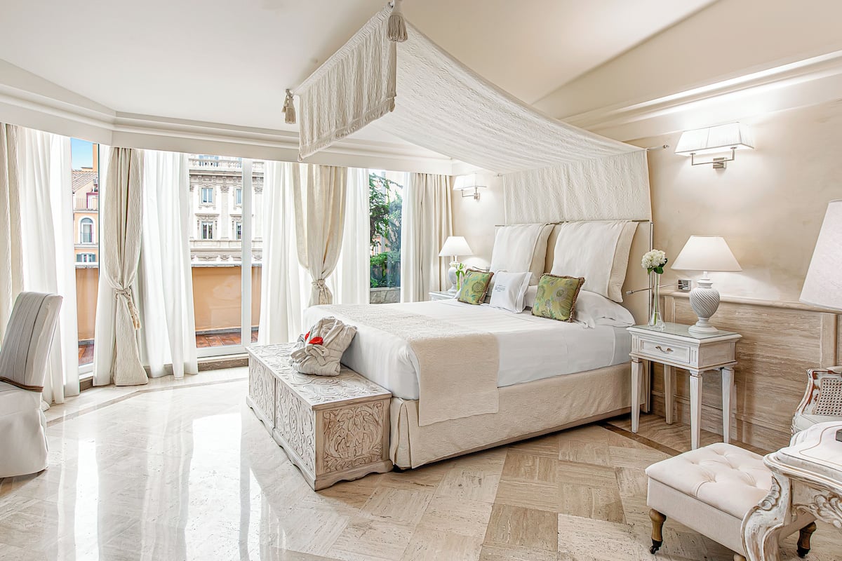 down duvets, memory-foam beds, minibar, in-room safe