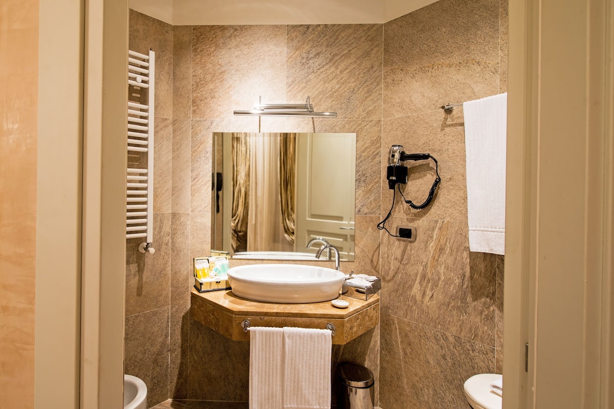 double room, annex building | bathroom | free toiletries, hair dryer, bathrobes, slippers