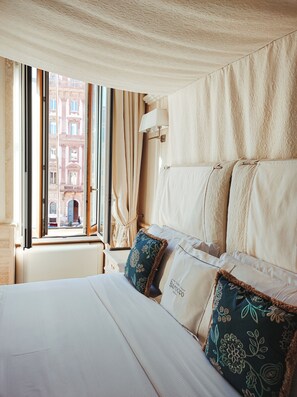 Junior-Suite, Stadtblick | Daunenbettdecken, Betten mit Memory-Foam-Matratzen, Minibar, Zimmersafe