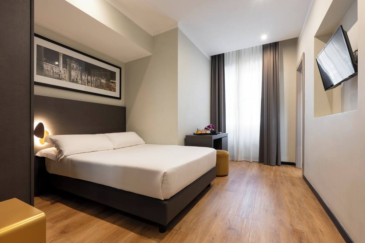 Basic Room | Minibar, in-room safe, soundproofing, WiFi (free)