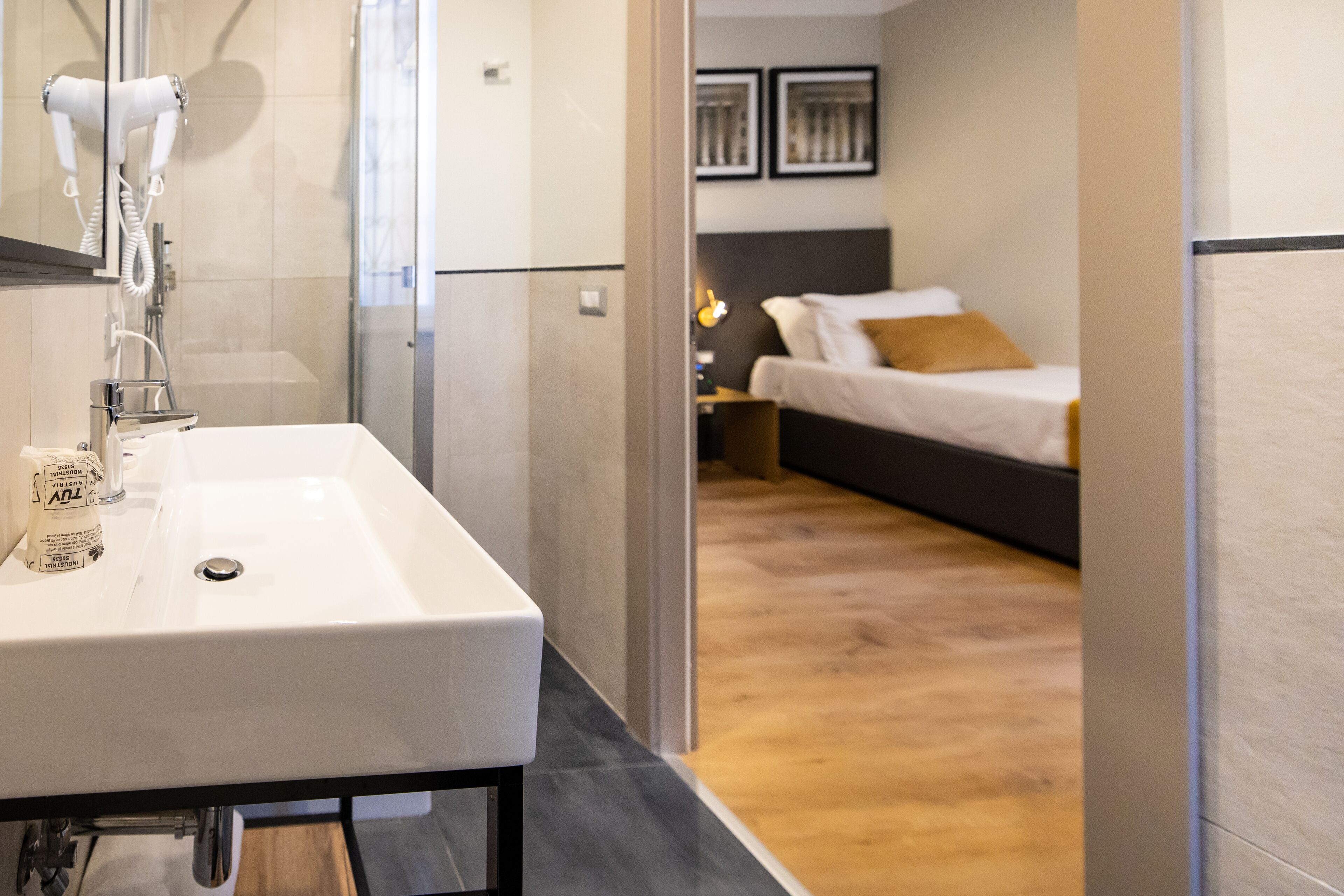 comfort single room | bathroom | shower, hair dryer, bidet, towels