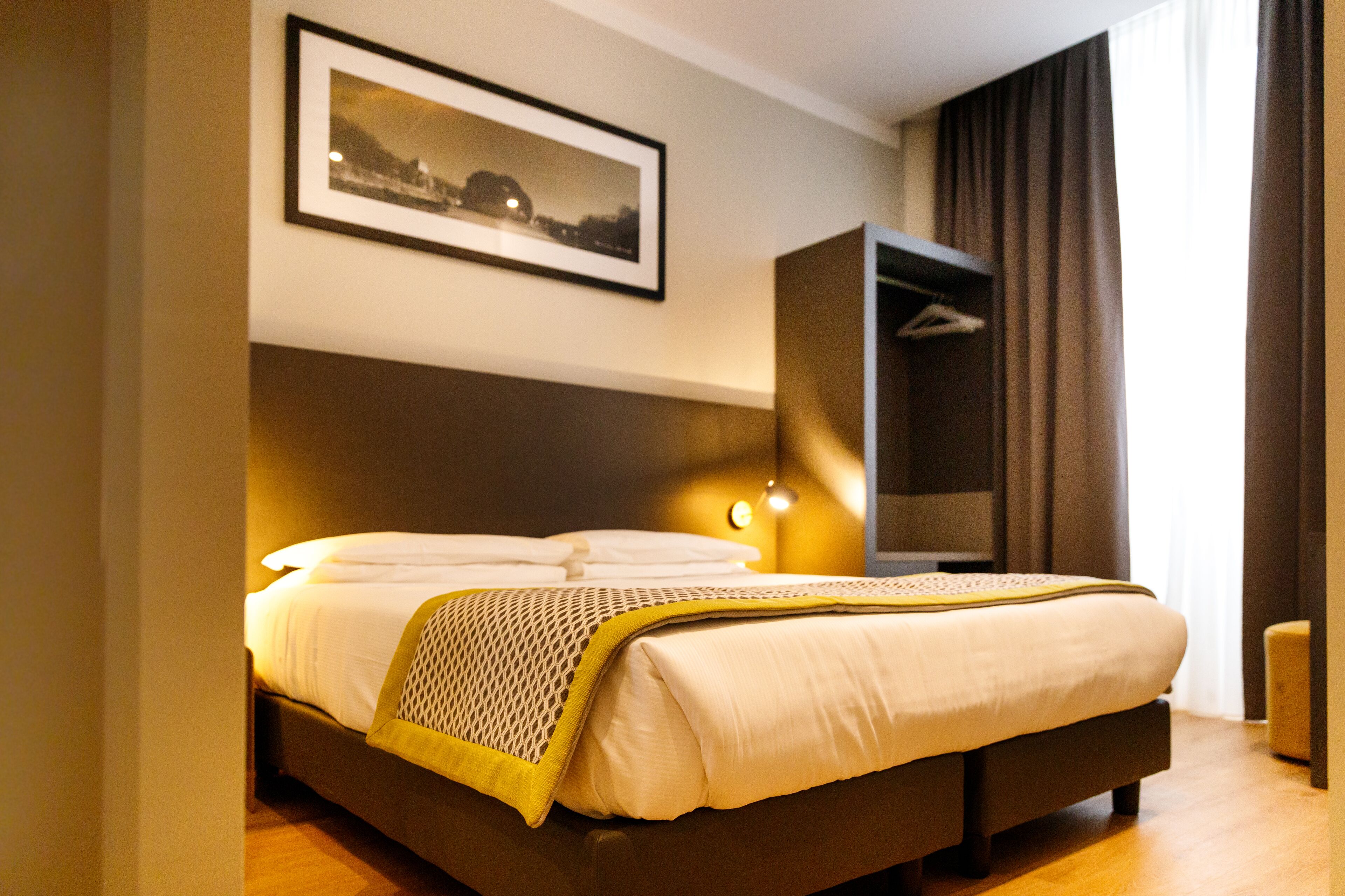 classic room | 1 bedroom, minibar, in-room safe, desk