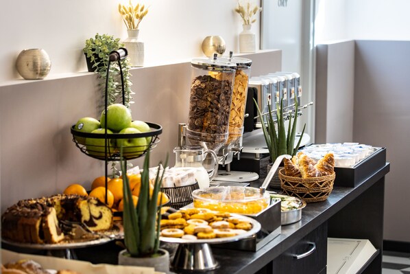 Se ofrece un desayuno típico de la región (5 EUR por persona)