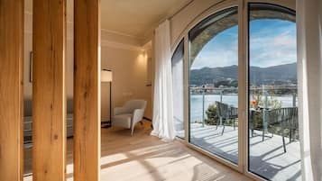 Premium bedding, down comforters, minibar, in-room safe