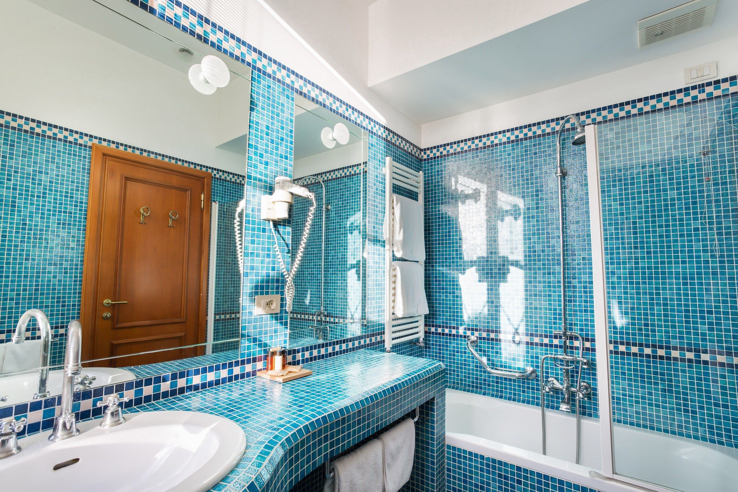 rainfall showerhead, free toiletries, hair dryer, slippers