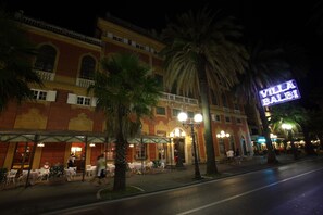 Façade de l’hébergement - soirée/nuit