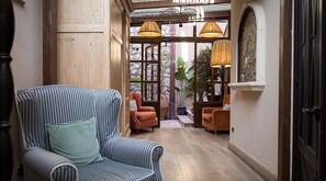 Lobby sitting area - Hotel Villa Ducale (Taormina)