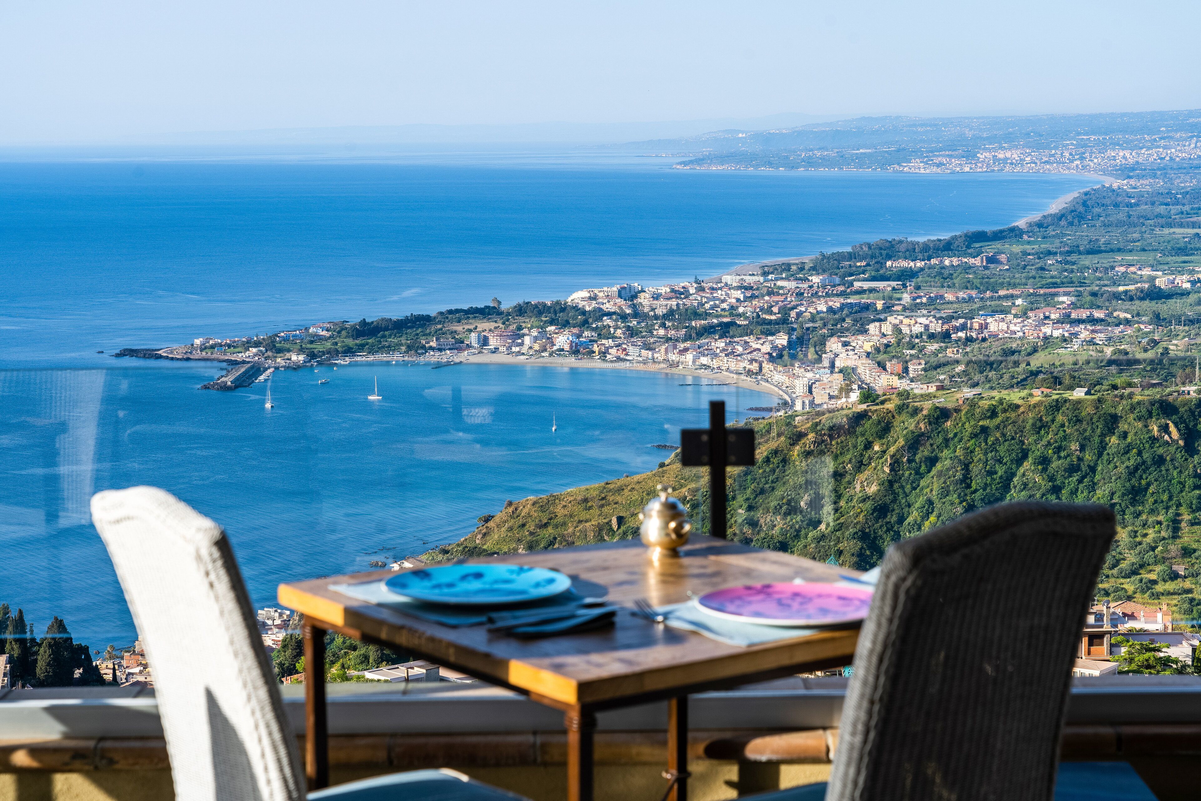 breakfast, lunch, dinner served; sea views