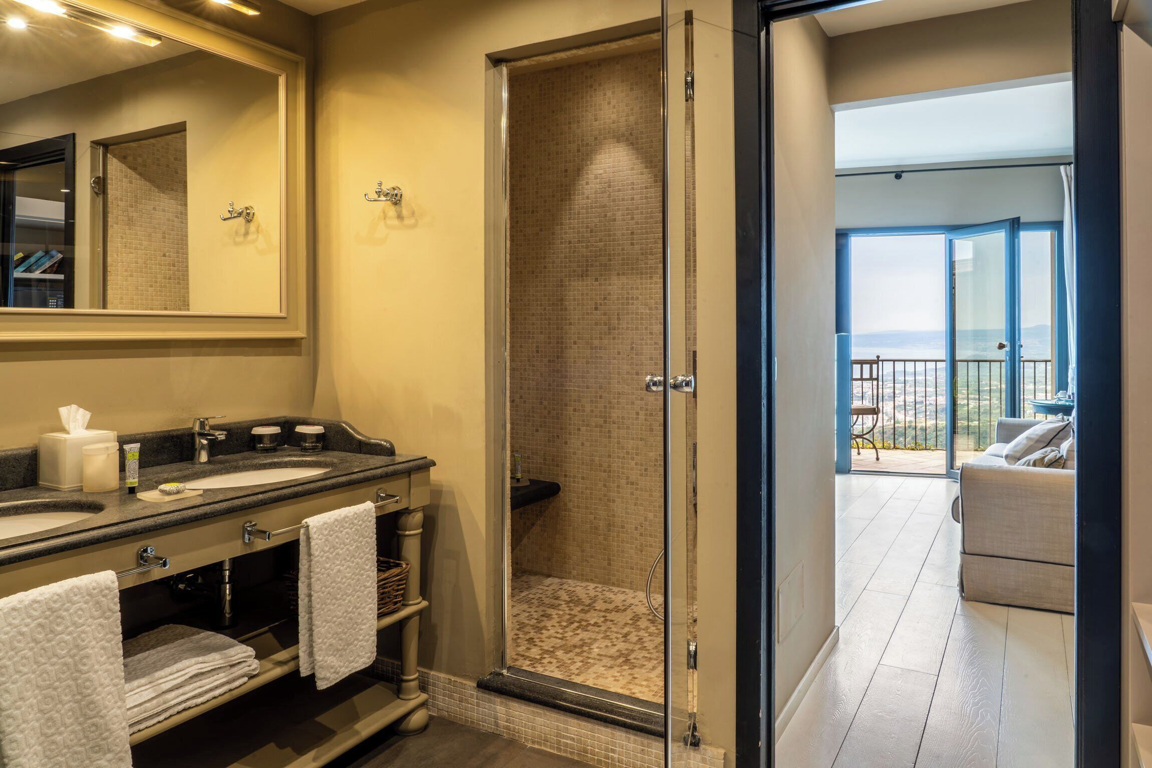 1 bedroom, egyptian cotton sheets, premium bedding, down duvets