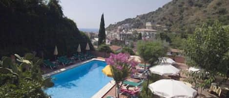 Outdoor pool, sun loungers