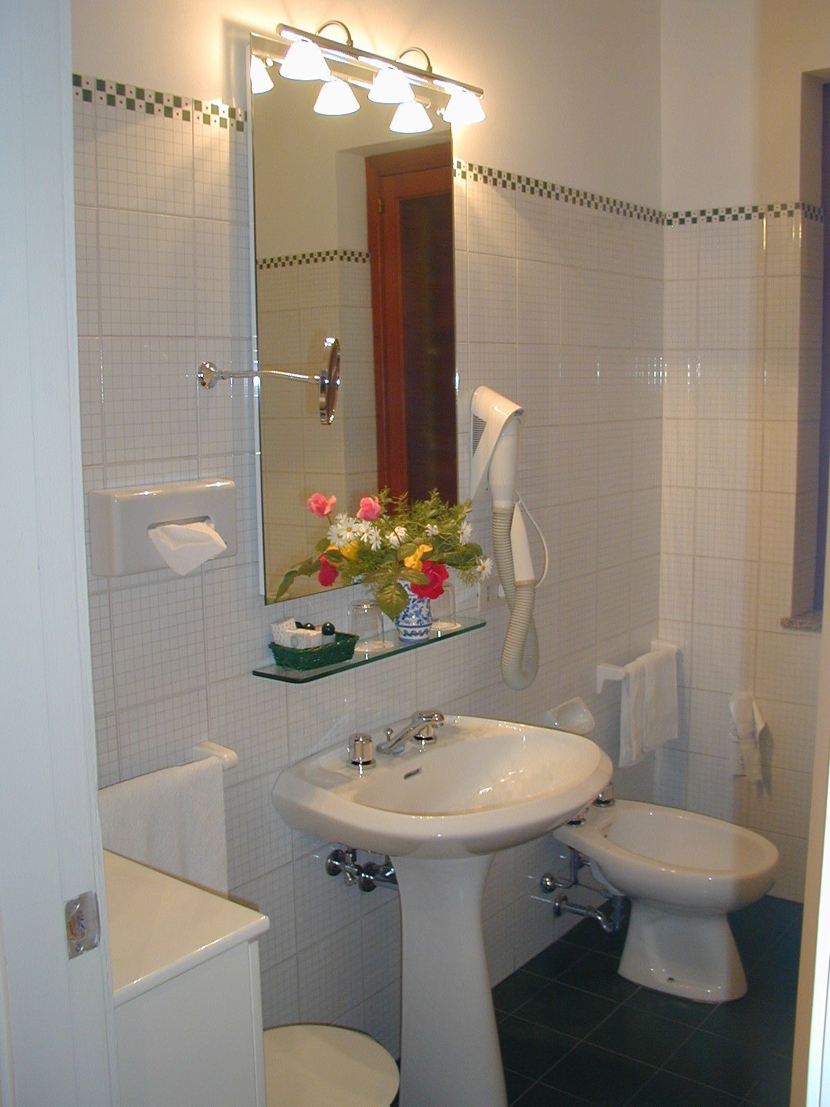 shower, rainfall showerhead, free toiletries, hair dryer