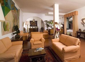 Lobby sitting area