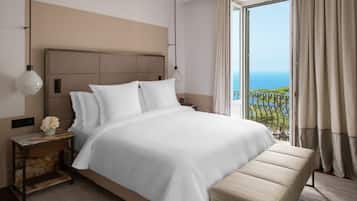 Studio Suite, 1 King Bed, Sea View | Premium bedding, down comforters, pillowtop beds, minibar