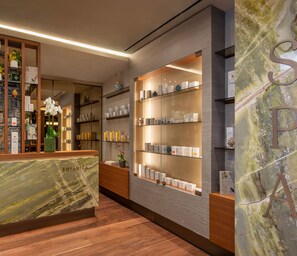 Couples treatment rooms, sauna, hot tub, steam room, Turkish bath
