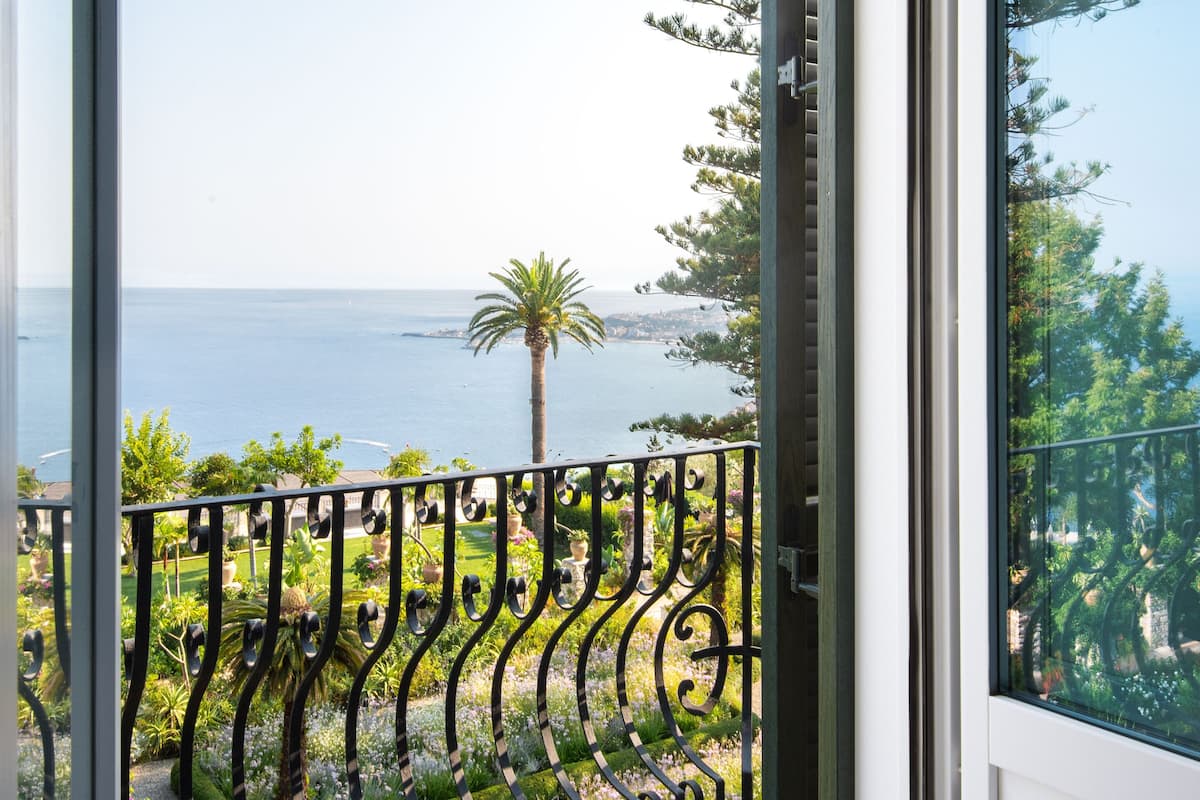 premium bedding, down duvets, pillow-top beds, minibar