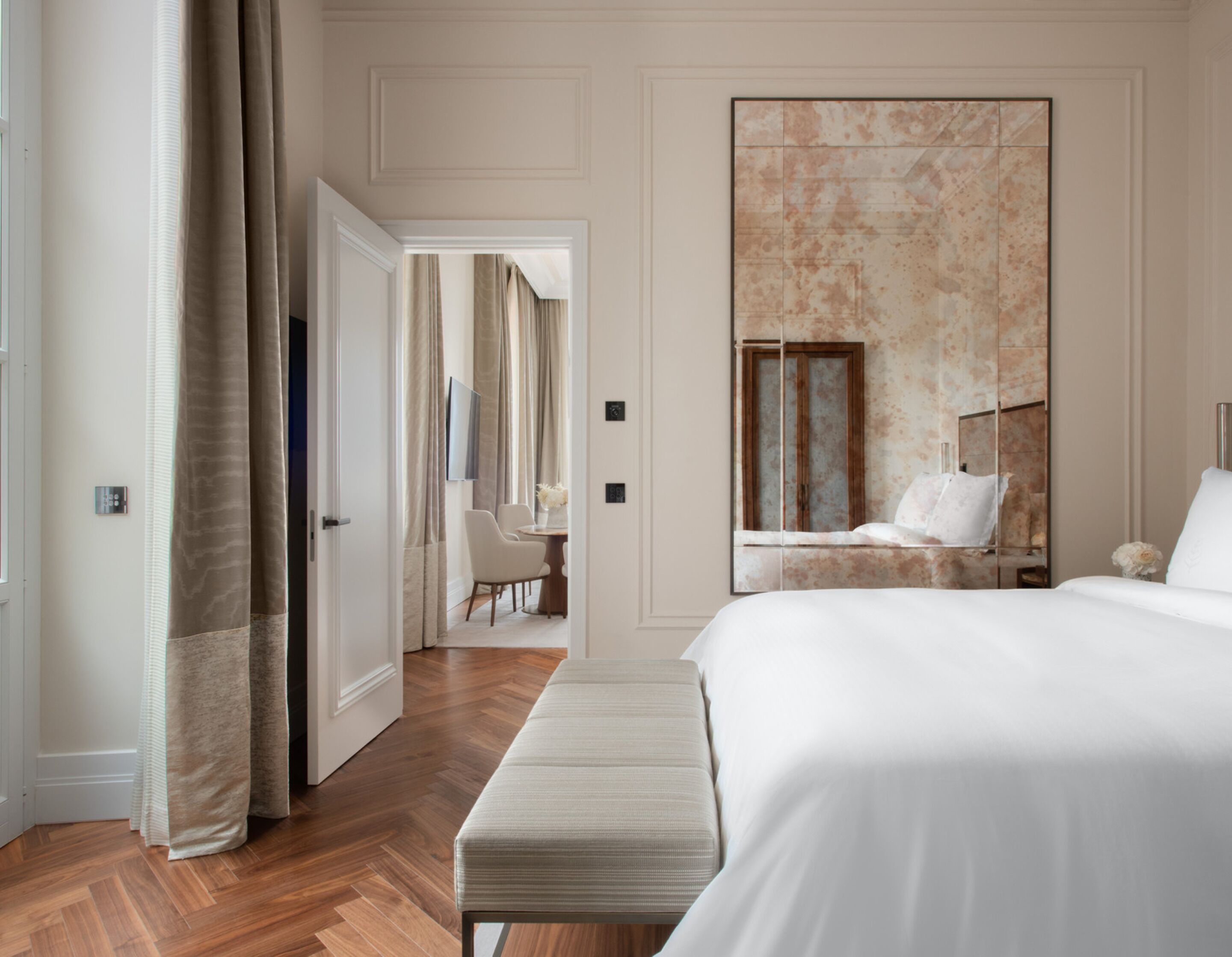 suite, non smoking (teatro) | premium bedding, down duvets, pillow-top beds, minibar