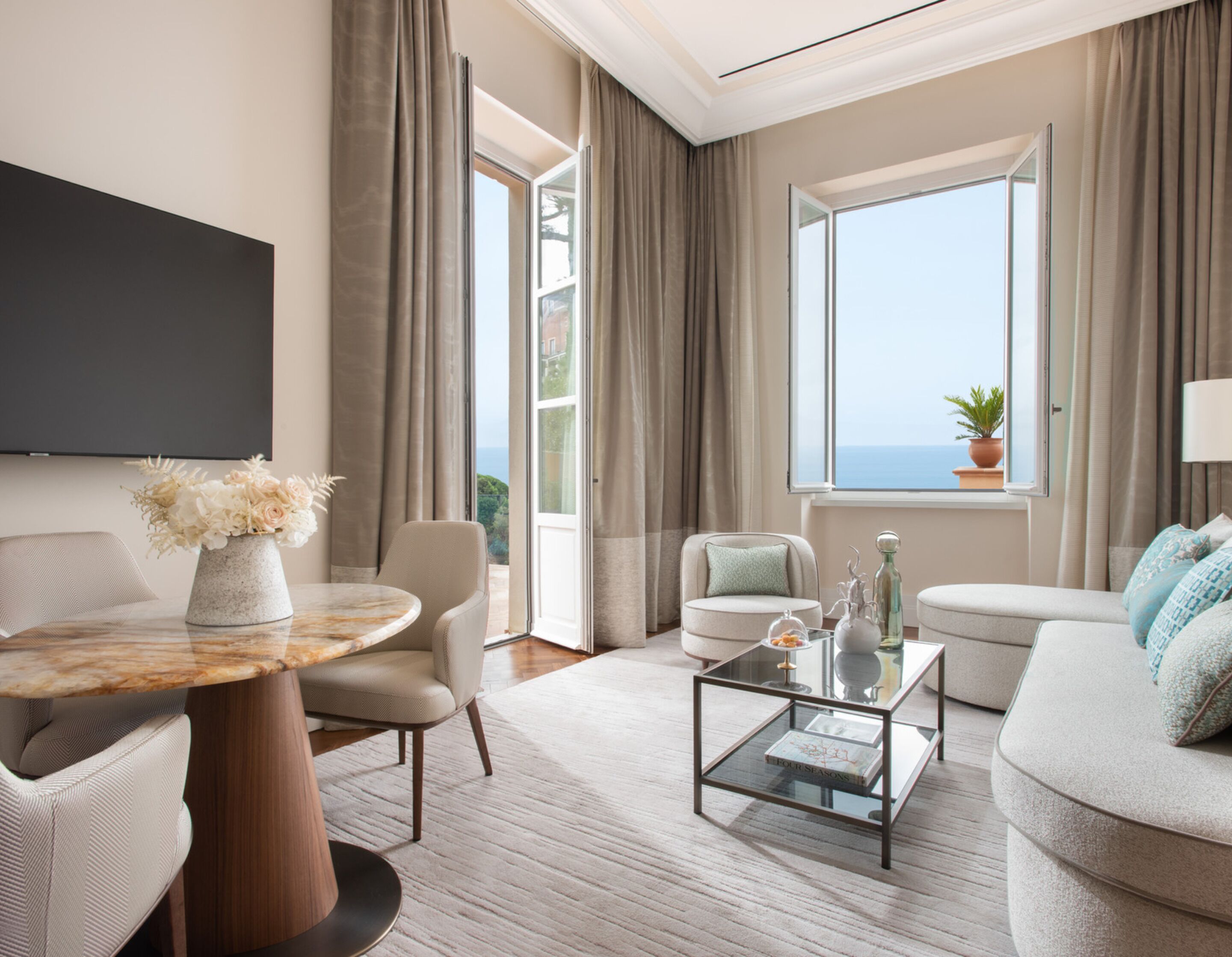 suite, non smoking (teatro) | premium bedding, down duvets, pillow-top beds, minibar