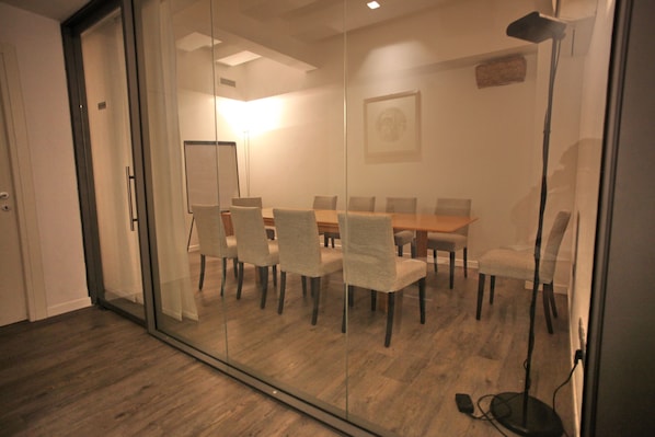 Meeting facility