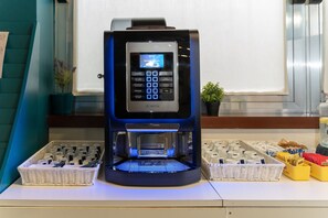 Colazione a buffet, servita tutte le mattine (9.5 EUR a persona) 