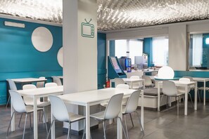 Petit déjeuner buffet (9.5 EUR par personne)