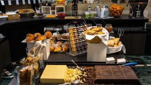 A buffet with various food items including pastries, bread, and desserts. - Hotel Ancora (Verbania)