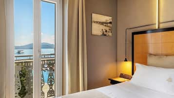 Superior Double Room, Lake View | Minibar, in-room safe, desk, blackout drapes