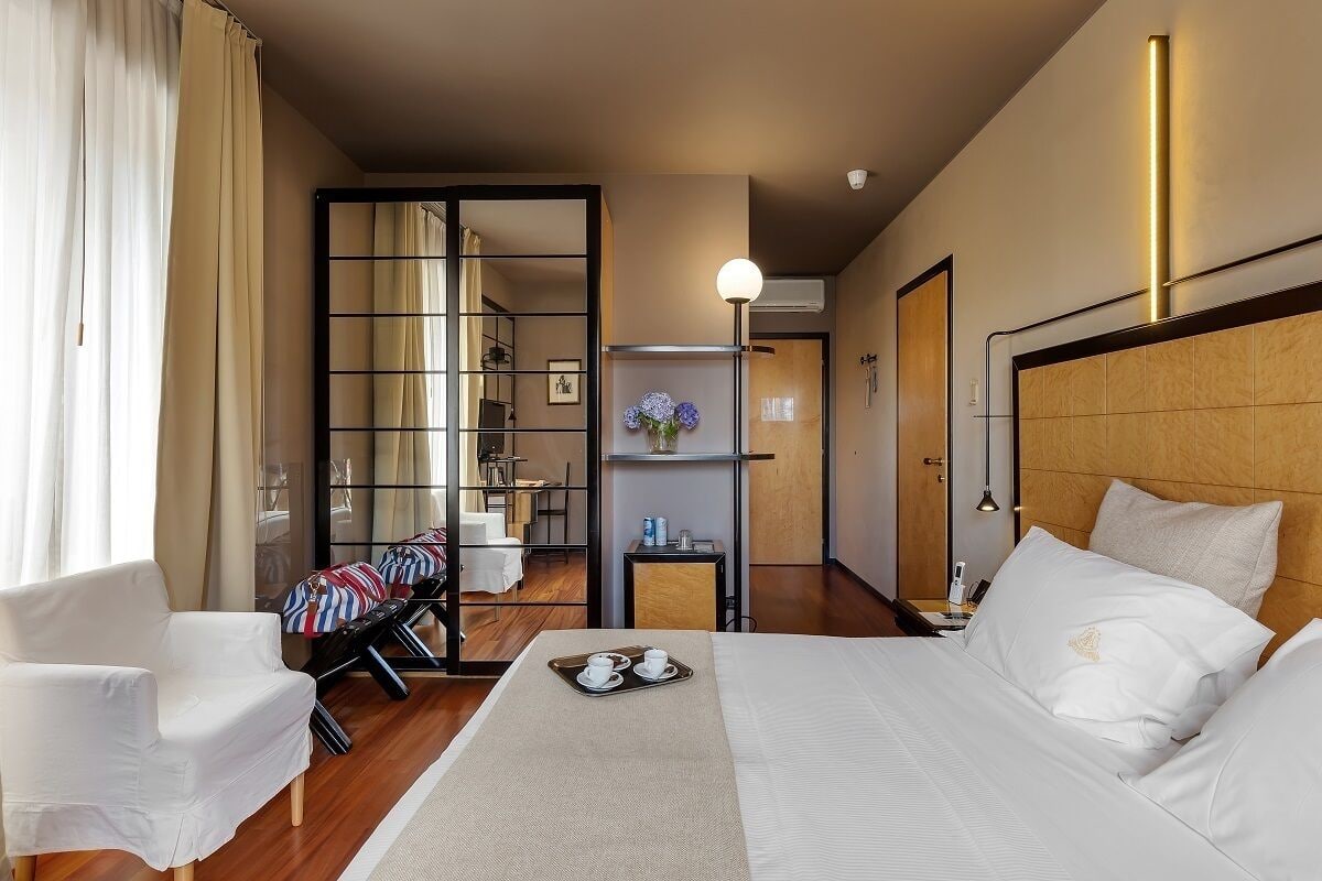 deluxe double room, balcony, lake view | 1 bedroom, minibar, in-room safe, desk