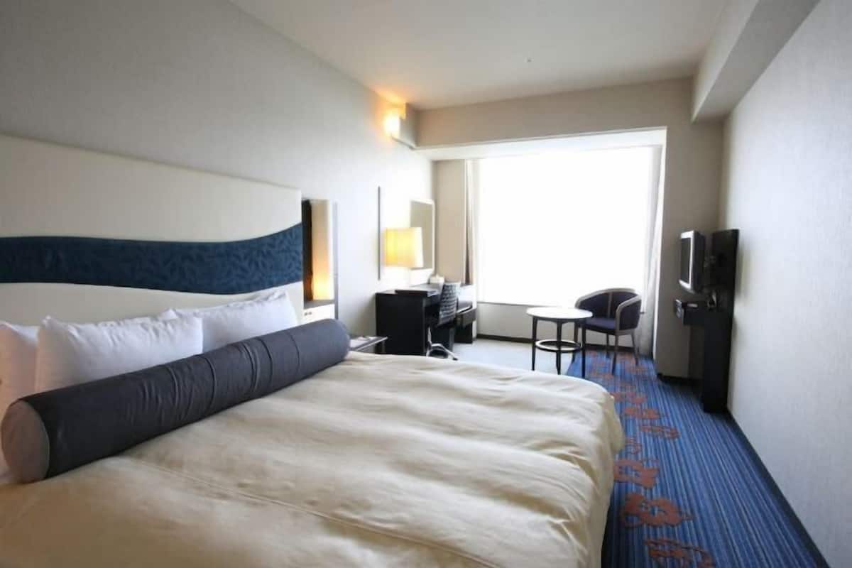 In-room safe, desk, iron/ironing board, free WiFi