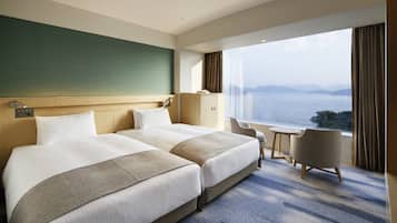 Brankas, meja kerja, setrika/meja setrika, dan Wi-Fi gratis