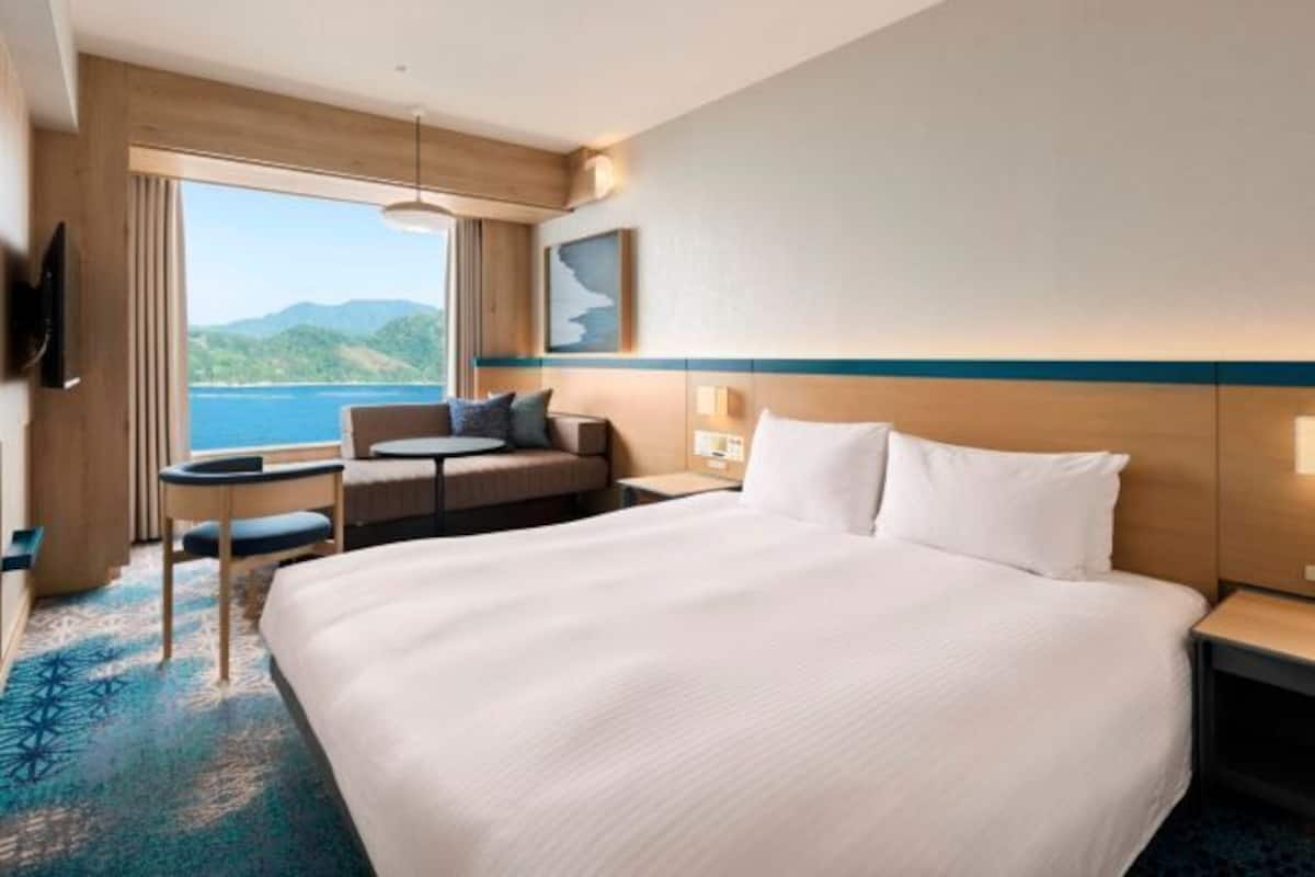 In-room safe, desk, iron/ironing board, free WiFi