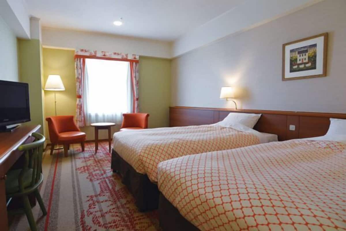 Premium bedding, down duvets, in-room safe, desk