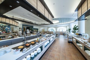 2 restaurants, breakfast, lunch, dinner served; Japanese cuisine